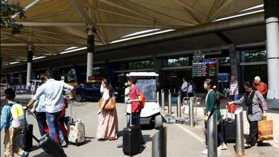 According to the Pune customs department, 2 kg 991 grams of gold worth ₹1.53 crore was seized from international flights landing at Pune airport till September this year. (HT FILE PHOTO)