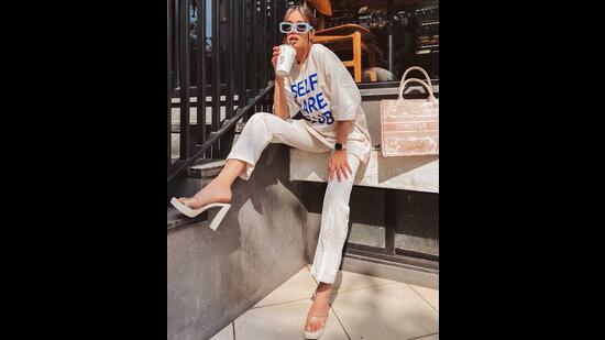 Riya Jain in a simple and chic street wear (Photo: Instagram)