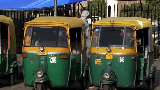 Unions of auto drivers are launching their own apps to combat the work challenges they face while driving for aggregators. (Representative image/HT Archive)(HT_PRINT)