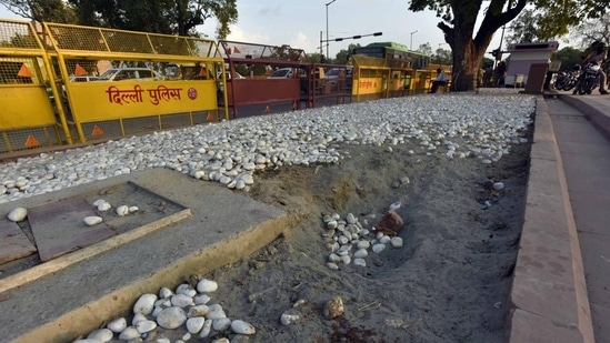 What is becoming a big problem for the sanitation staff is cleaning the betel stains off the walls and pavements. The security guards and sanitation workers say it is difficult to stop people from spitting. (Sanjeev Verma/HT Photo) What is becoming a big problem for the sanitation staff is cleaning the betel stains off the walls and pavements. The security guards and sanitation workers say it is difficult to stop people from spitting. (Sanjeev Verma/HT Photo)