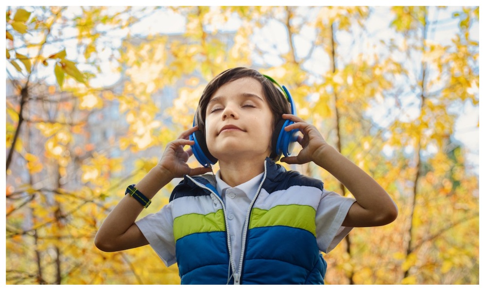 Headphones under ₹1,500 ensure good quality sound and don't cost much either. (Pexels) Headphones under ₹1,500 ensure good quality sound and don't cost much either. (Pexels)