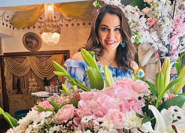 Playing host and posing with her favourite—flowers Playing host and posing with her favourite—flowers