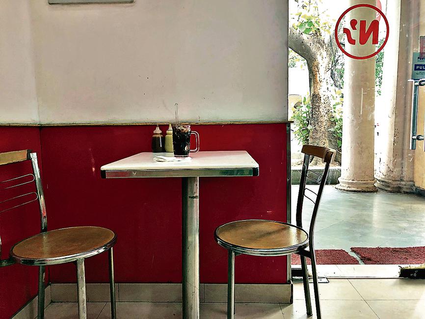 Deepak Nirula, the co-founder of Nirula’s fast food chain, died on Tuesday, aged 70. Deepak Nirula, the co-founder of Nirula’s fast food chain, died on Tuesday, aged 70.