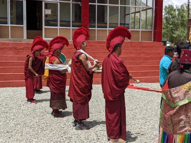 The welcome at Skidmang monastery (Percy Bharucha) The welcome at Skidmang monastery (Percy Bharucha)