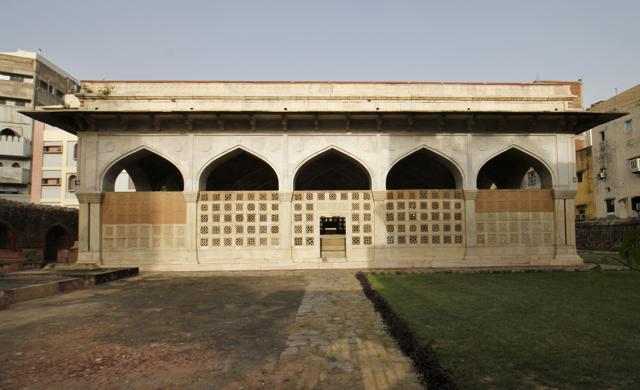 Mirza Ghalib’s mausoleum at Nizamuddin in New Delhi. (Sanchit Khanna/Hindustan Times) Mirza Ghalib’s mausoleum at Nizamuddin in New Delhi. (Sanchit Khanna/Hindustan Times)