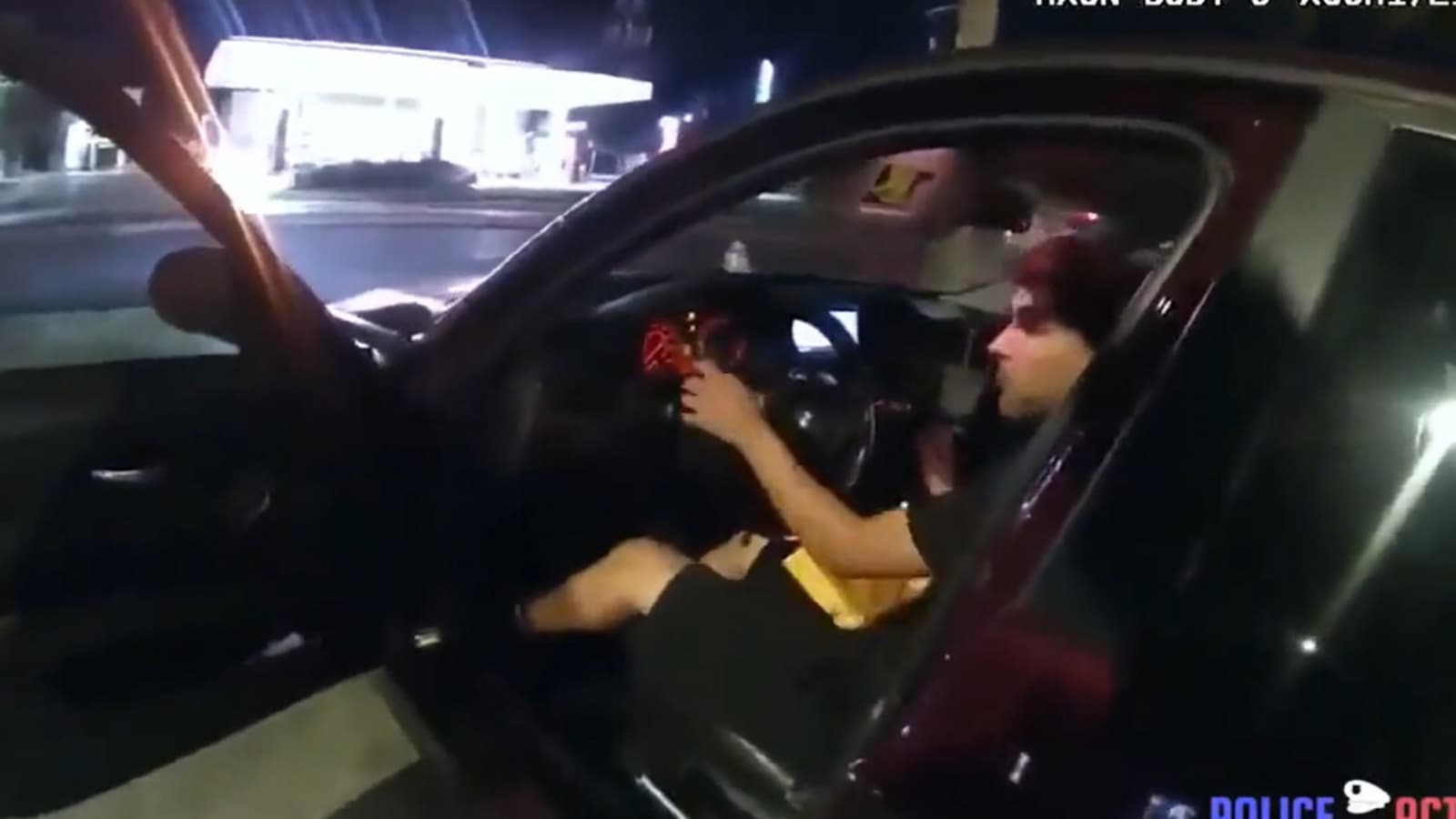 video-shows-us-cop-firing-at-teenager-eating-hamburger-in-car-sacked