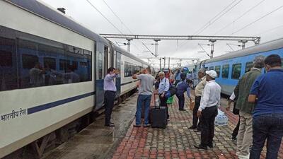 New Delhi-Varanasi Vande Bharat Express was taken out of operation after it suffered snag in traction motor that jammed its wheels. (HT Photo) New Delhi-Varanasi Vande Bharat Express was taken out of operation after it suffered snag in traction motor that jammed its wheels. (HT Photo)