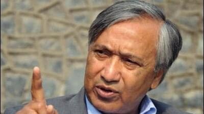 PAGD spokesperson and CPI (M) leader MY Tarigami announced the formation of the committee on Saturday, nearly a month after arriving at a consensus on the issue at a meeting chaired by former J&K chief minister Farooq Abdullah at his Bhatindi residence here on September 10. (HT file photo)
