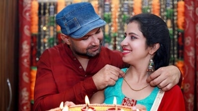 Karwa Chauth gift ideas 2022: 6 best gift ideas for your wife (Gettyimages) Karwa Chauth gift ideas 2022: 6 best gift ideas for your wife (Gettyimages)