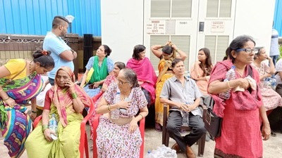 Residents look on as an operation to evacuate others from the building was underway. (HT Photo) Residents look on as an operation to evacuate others from the building was underway. (HT Photo)