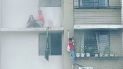 Residents trying to escape as the fire broke out on the 12th floor of a residential building in Mumbai's Chembur area. Residents trying to escape as the fire broke out on the 12th floor of a residential building in Mumbai's Chembur area. 