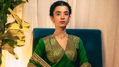 Hrithik Roshan's girlfriend Saba Azad spoke angrily about an Instagram user who made fun of her outfit.