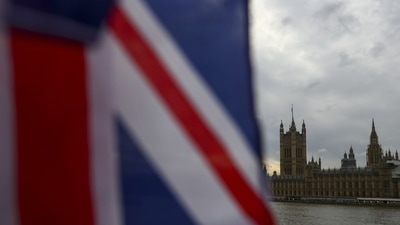 UK will need to cut 200,000 jobs to avoid debt spiral (Bloomberg) UK will need to cut 200,000 jobs to avoid debt spiral (Bloomberg)