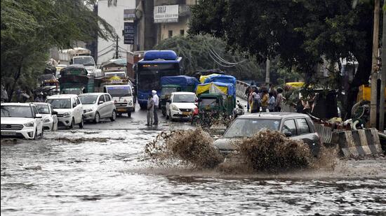 Delhi rain: Downpour leaves motorists tackling jams, potholed roads ...