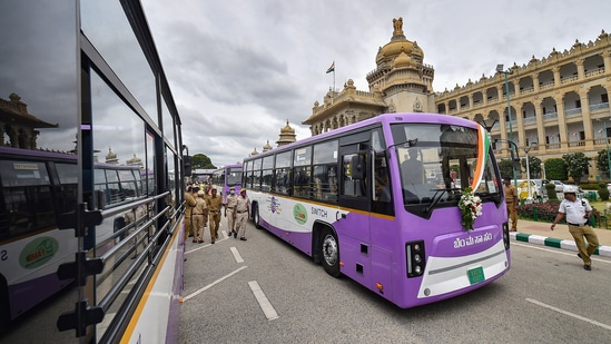 For each electric bus, the government of India has funded <span class='webrupee'>?</span>55 lakh and the Karnataka government funded <span class='webrupee'>?</span>33.33 lakh.(PTI)