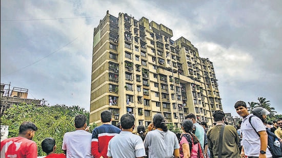 Mumbai, India - October 08, 2022: Around 33 people were safely rescued by firefighters after a Level-2 fire broke out on the 12th floor of a residential building Rail View Housing Society around 2:45 pm in the afternoon in the New Tilak Nagar area, near Lokmanya Tilak Terminus station, Chembur, in Mumbai, India, on Saturday, October 08, 2022. (Photo by Satish Bate/Hindustan Times) (Satish Bate/HT PHOTO) Mumbai, India - October 08, 2022: Around 33 people were safely rescued by firefighters after a Level-2 fire broke out on the 12th floor of a residential building Rail View Housing Society around 2:45 pm in the afternoon in the New Tilak Nagar area, near Lokmanya Tilak Terminus station, Chembur, in Mumbai, India, on Saturday, October 08, 2022. (Photo by Satish Bate/Hindustan Times) (Satish Bate/HT PHOTO)