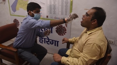 India reports 2,756 fresh cases in last 24 hours, active cases dip to 28,593. (HT file) India reports 2,756 fresh cases in last 24 hours, active cases dip to 28,593. (HT file)