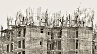 The report said that a construction ban due to air pollution could be a serious setback for these projects as the average completion rate for residential projects in Delhi NCR is between 6-8 years. (Representative image/HT Archive) The report said that a construction ban due to air pollution could be a serious setback for these projects as the average completion rate for residential projects in Delhi NCR is between 6-8 years. (Representative image/HT Archive)