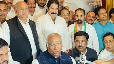 Mallikarjun Kharge, candidate for the Congress presidential election, addresses party workers in Jammu on Sunday. (ANI) Mallikarjun Kharge, candidate for the Congress presidential election, addresses party workers in Jammu on Sunday. (ANI)