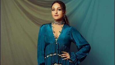 Sonakshi Sinha carries a vintage silver batua purse (Photo: Instagram) Sonakshi Sinha carries a vintage silver batua purse (Photo: Instagram)