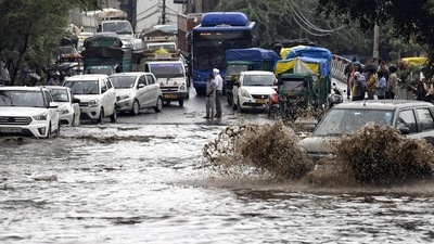 New Delhi, Oct 08 (ANI): Vehicles wade through a waterlogged road following heavy rainfall, in New Delhi on Saturday. (ANI Photo) (Ishant) (HT_PRINT)