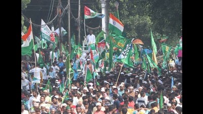 A Procession-e-Muhamdi taken out from the tomb of Shahmina Shah on the occasion of 12th Rabiul Awwal in Lucknow on Sunday (DEEPAK GUPTA/HT PHOTO)