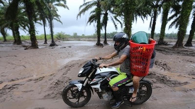 Central America is on alert for the approach of tropical storm Julia, which is moving through the Caribbean and threatens to become a hurricane before making landfall on the coast of Nicaragua, according to the U.S. National Hurricane Center (CNH) and local authorities. (AFP) Central America is on alert for the approach of tropical storm Julia, which is moving through the Caribbean and threatens to become a hurricane before making landfall on the coast of Nicaragua, according to the U.S. National Hurricane Center (CNH) and local authorities. (AFP)
