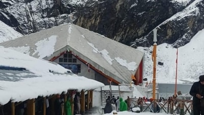 Fresh snowfall at Hemkund Sahib shrine in Uttarakhand’s Chamoli district. (HT PHOTO.) Fresh snowfall at Hemkund Sahib shrine in Uttarakhand’s Chamoli district. (HT PHOTO.)