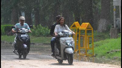 After trace rain on Sunday, chances of light rain are likely to continue till Wednesday as per the India meteorological department (IMD). (HT File Photo)