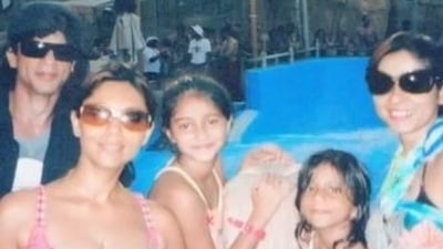 Shah Rukh Khan, Gauri Khan, Ananya Panday, Suhana Khan and Bhavana Pandey.