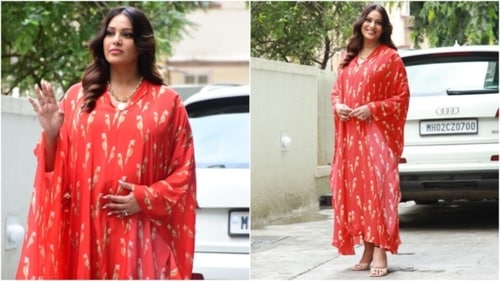Bipasha Basu cradles her baby bump while posing for the paparazzi. (HT Photo/Varinder Chawla) Bipasha Basu cradles her baby bump while posing for the paparazzi. (HT Photo/Varinder Chawla)