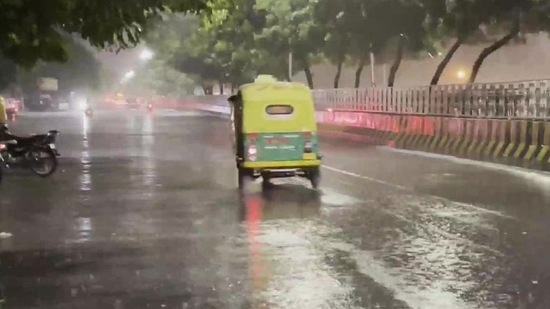 For the second day in a row, heavy rain in the national capital improved air quality on Sunday.(source: Twitter/@ANI)