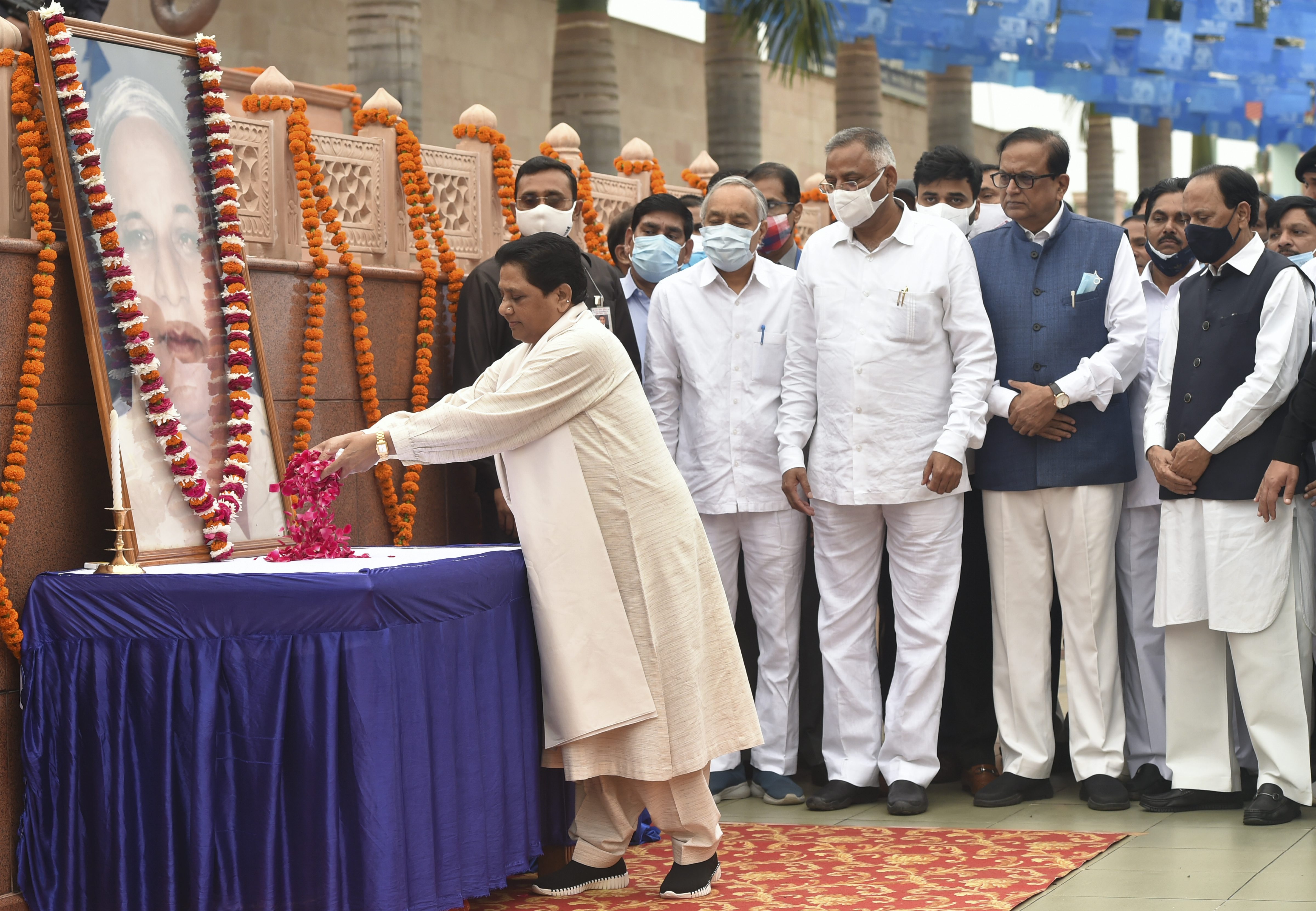 BSP supremo Mayawati paying tributes to party founder Kanshi Ram on his death anniversary at the party office in Lucknow in 2022. (PTI File Photo)