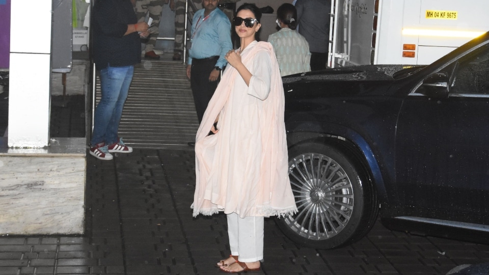 Deepika Padukone styled her simple look with minimal accessories.&nbsp;(HT Photo)