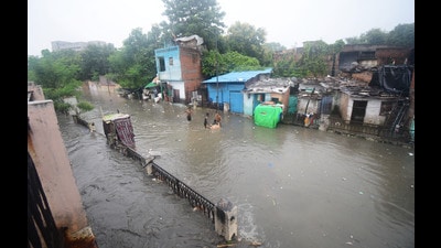 Water logging due to heavy rain near Lucknow Montessori School in Lucknow on Monday. (DEEPAK GUPTA/HT PHOTO) Water logging due to heavy rain near Lucknow Montessori School in Lucknow on Monday. (DEEPAK GUPTA/HT PHOTO)