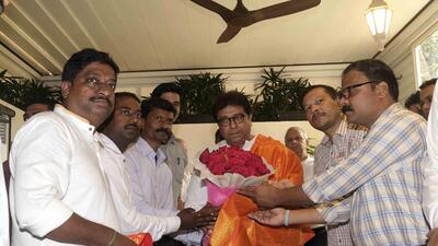 Mumbai, India,Oct. 10: Amid internal turmoil in the Shiv Shena, an estimated 1,000 to 1,100 ground staff of Indigo Airlines working at the Mumbai Airport have broken away from the party-backed Bharatiya Kamgar Sena (BKS) and pledged allegiance to the Maharashtra Navnirman Sena (MNS) led Hawai Karmachari Sena (HAKSE), after representatives met with party chief Raj Thackeray at his residence in Mumbai, India, on Monday, Oct. 10, 2022. (HT Photo / Hindustan Times) Mumbai, India,Oct. 10: Amid internal turmoil in the Shiv Shena, an estimated 1,000 to 1,100 ground staff of Indigo Airlines working at the Mumbai Airport have broken away from the party-backed Bharatiya Kamgar Sena (BKS) and pledged allegiance to the Maharashtra Navnirman Sena (MNS) led Hawai Karmachari Sena (HAKSE), after representatives met with party chief Raj Thackeray at his residence in Mumbai, India, on Monday, Oct. 10, 2022. (HT Photo / Hindustan Times)