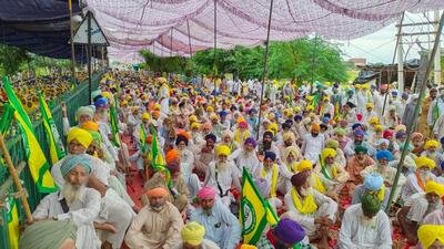 From setting up makeshift houses and tents to making temporary toilets and kitchens and serving langar, the 3-km stretch is resembling the Tikri and Singu border farmers’ protest sites. Their protest site passes through a colony where CM Bhagwant Mann’s residence is located. (HT Photo) From setting up makeshift houses and tents to making temporary toilets and kitchens and serving langar, the 3-km stretch is resembling the Tikri and Singu border farmers’ protest sites. Their protest site passes through a colony where CM Bhagwant Mann’s residence is located. (HT Photo)