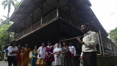 The hour-long walk had close to thirty participants including doctors, medical students and nurses, which started at the old building, built in 1845. (Anshuman Poyrekar/ Hindustan Times) The hour-long walk had close to thirty participants including doctors, medical students and nurses, which started at the old building, built in 1845. (Anshuman Poyrekar/ Hindustan Times)