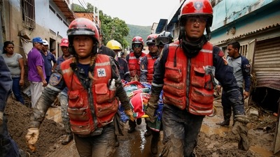 Rescue members carry the body of a person that died during a landslide, following floods due to heavy rains, in Las Tejerias, Aragua state, Venezuela October 9, 2022.&nbsp; (REUTERS)