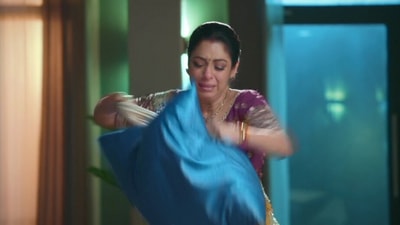 Anupama's latest episode sees the protagonist break down.