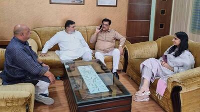 MLAs Gurpreet Gogi, Madan Lal Bagga, Ashok Prashar Pappi conducting meeting with MC commissioner Shena Aggarwal in MC Zone D office in Ludhiana on Monday. (HT PHOTO)