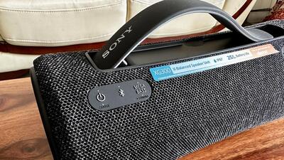 Sony SRS-XG300 is still inclined towards a party, but is a more polished bundle Sony SRS-XG300 is still inclined towards a party, but is a more polished bundle