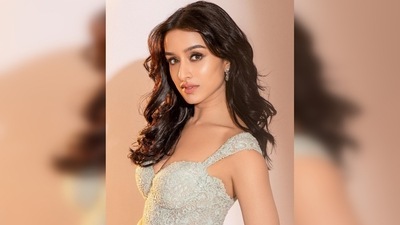 Shraddha Kapoor left her luscious locks open and opted for subtle glam makeup. (Instagram/@shraddhakapoor) Shraddha Kapoor left her luscious locks open and opted for subtle glam makeup. (Instagram/@shraddhakapoor)