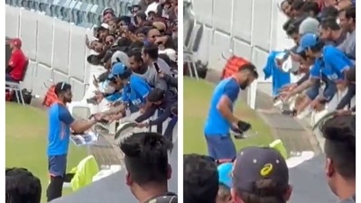 Virat Kohli signing autographs for fans ahead of India vs Western Australia warm-up match