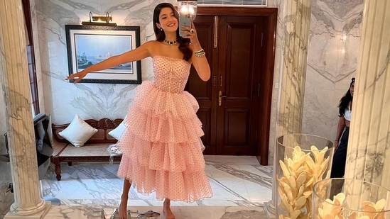 Shanaya Kapoor sets the internet ablaze with her latest post featuring her in a gorgeous pink polka-dotted dress.(Instagram/@shanayakapoor02)