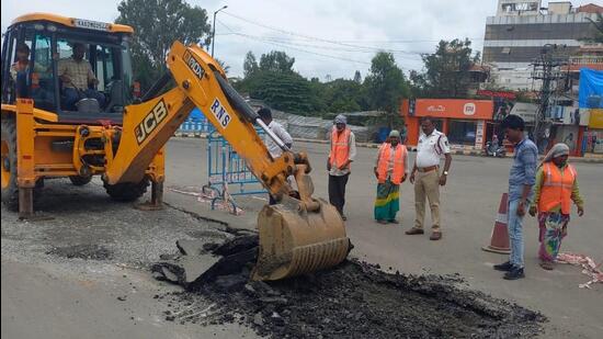 The service road was built as part of a <span class='webrupee'>₹</span>19.5-crore underpass project and a huge pothole emerged in the middle of the key stretch after a water pipeline reportedly burst under the road. (Bengaluru Police)