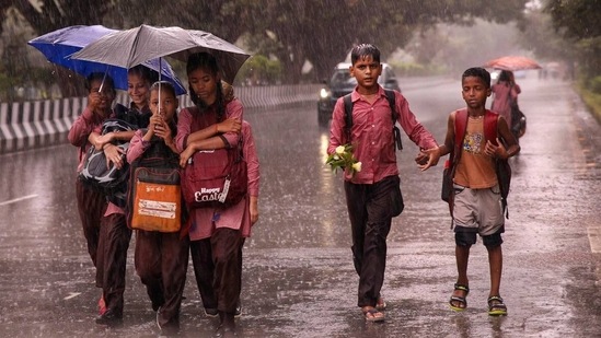 Heavy rains: Lucknow, many other UP districts order closure of schools on Monday(File photo) Heavy rains: Lucknow, many other UP districts order closure of schools on Monday(File photo)