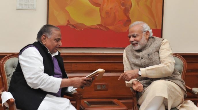 File photo: Prime Minister Narendra Modi (right) called Mulayam Singh Yadav (left) a 'remarkable personality' and said he was someone admired as a 'humble, grounded leader (Twitter/@narendramodi)