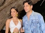 Sidharth Malhotra and Kiara Advani arrive together at Ashvini Yardi's birthday bash. (Instagram/@varinderchawla) Sidharth Malhotra and Kiara Advani arrive together at Ashvini Yardi's birthday bash. (Instagram/@varinderchawla)