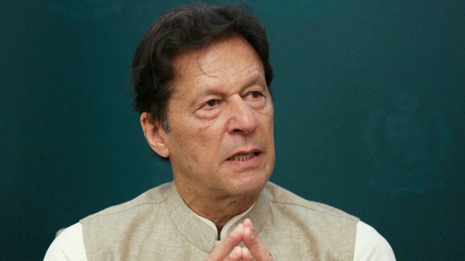 Imran Khan advertido por la agencia federal de investigación de Pak por malversación de fondos: Informe |  Noticias del mundo